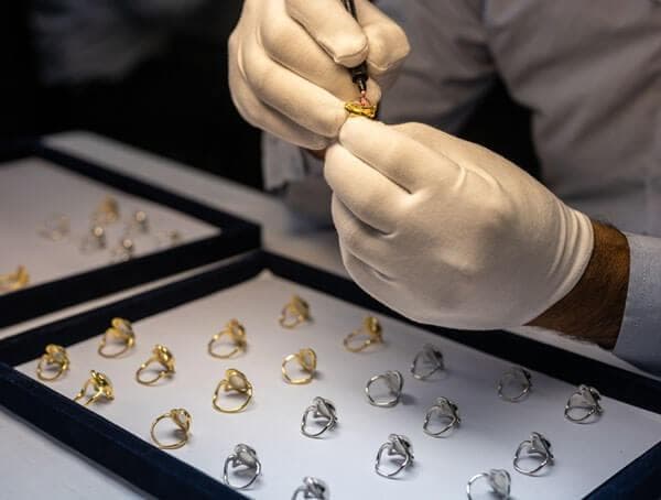 Why Businesses Choose a Custom Jewelry Manufacturer in the United States of America